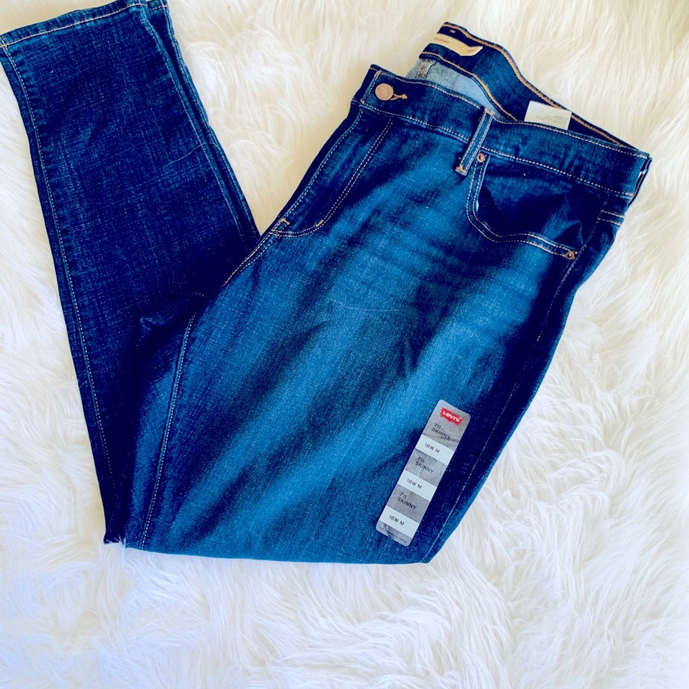 Levi’s 711 skinny jeans